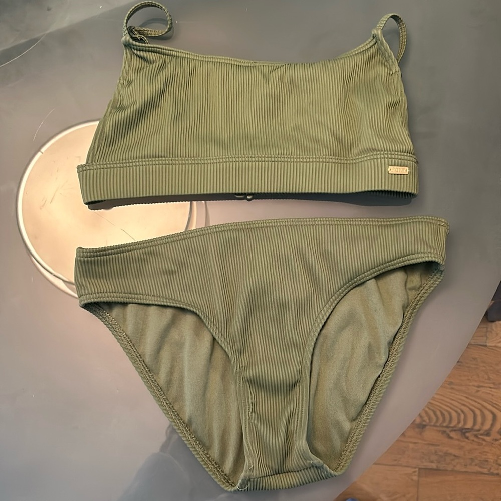 new Roxy bathing suit 2 piece- OLIVE color